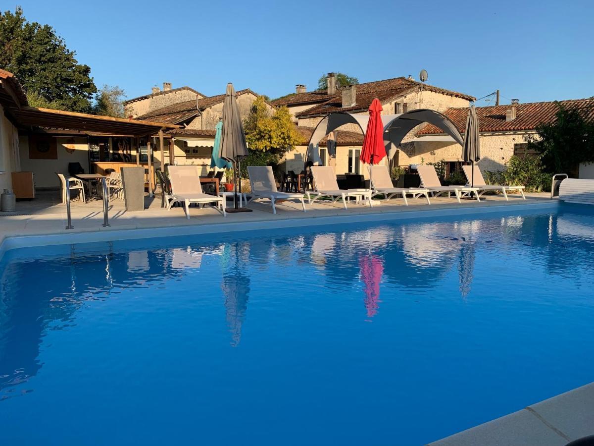 Le Jardin Des Hirondelles Bed and Breakfast Blanzaguet-Saint-Cybard Εξωτερικό φωτογραφία