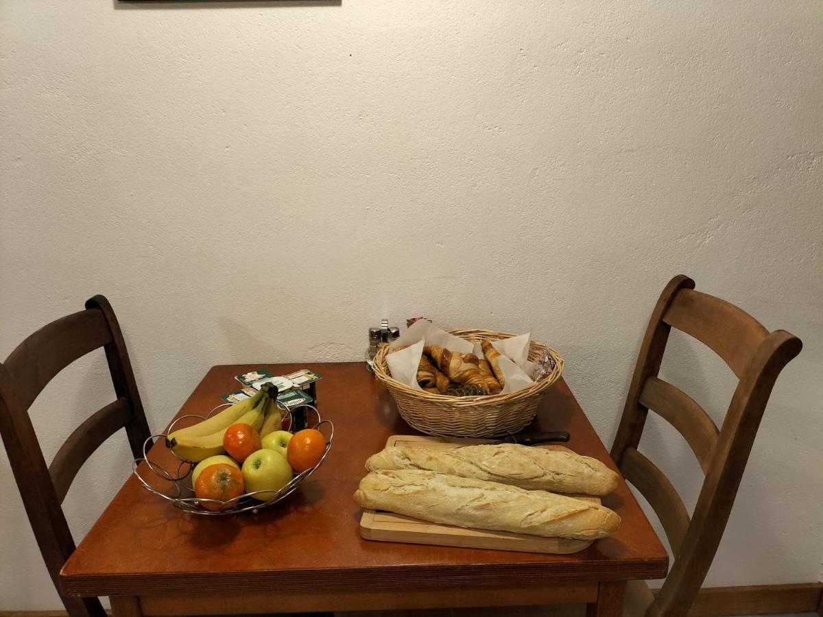 Le Jardin Des Hirondelles Bed and Breakfast Blanzaguet-Saint-Cybard Εξωτερικό φωτογραφία