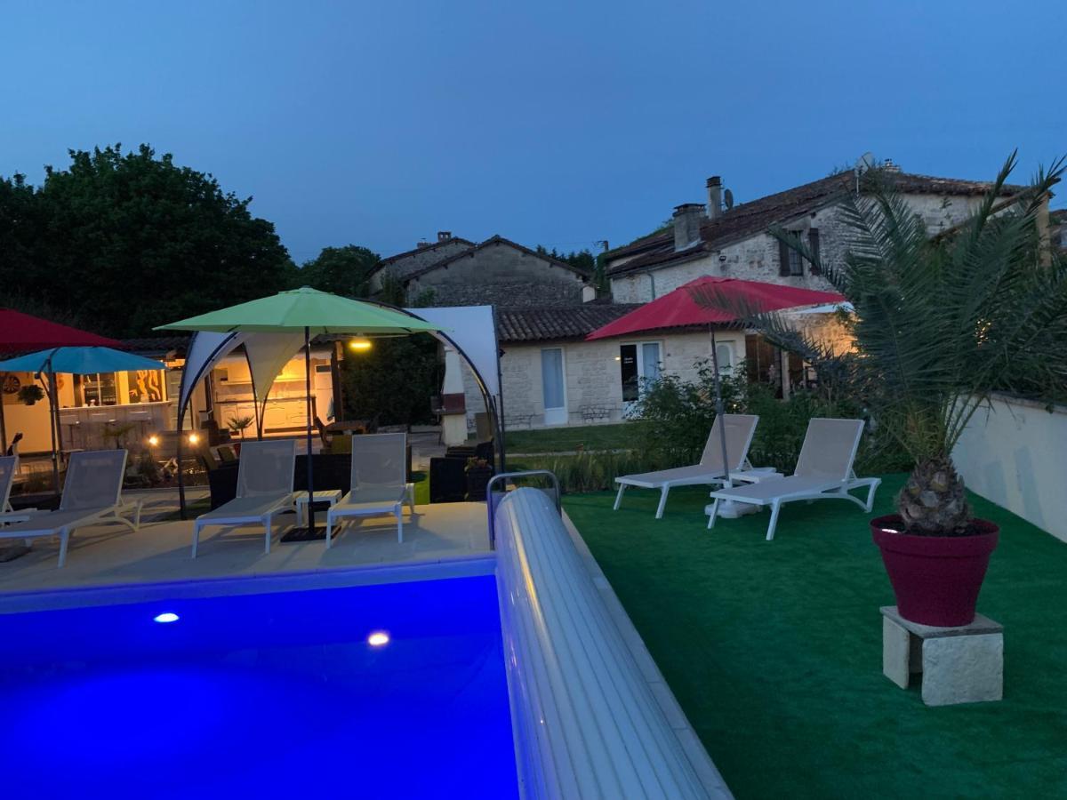 Le Jardin Des Hirondelles Bed and Breakfast Blanzaguet-Saint-Cybard Εξωτερικό φωτογραφία