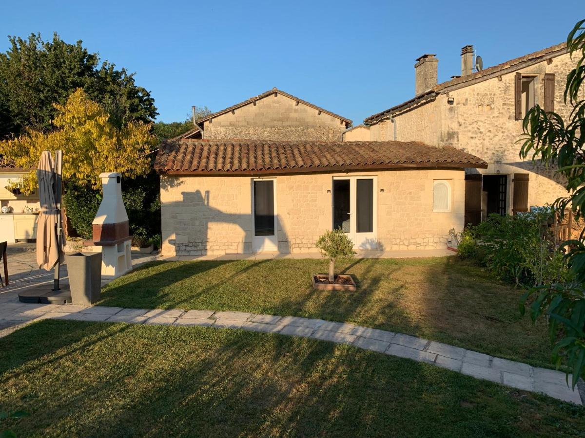 Le Jardin Des Hirondelles Bed and Breakfast Blanzaguet-Saint-Cybard Εξωτερικό φωτογραφία