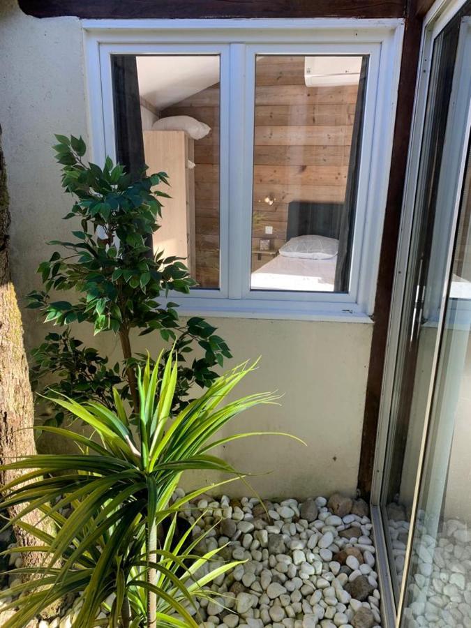 Le Jardin Des Hirondelles Bed and Breakfast Blanzaguet-Saint-Cybard Εξωτερικό φωτογραφία